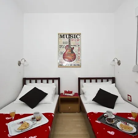 Yvonne * تروغير