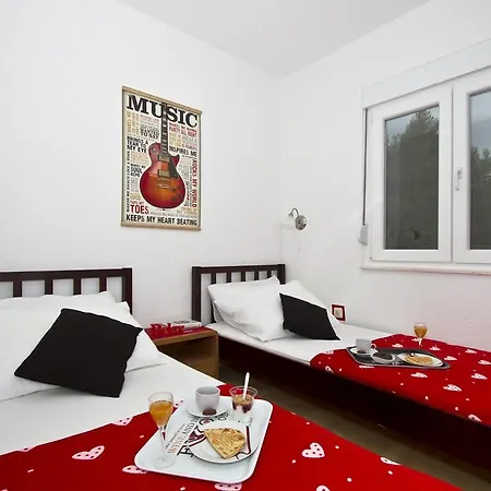 Yvonne Apartment