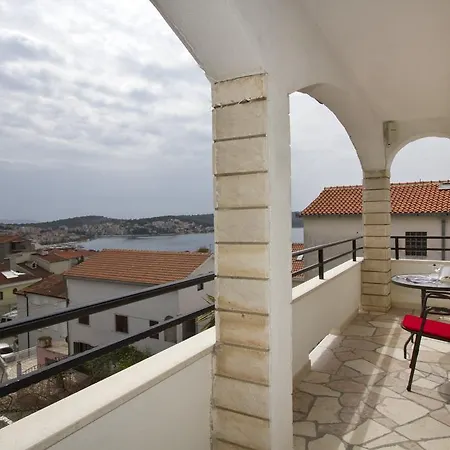 Yvonne Trogir