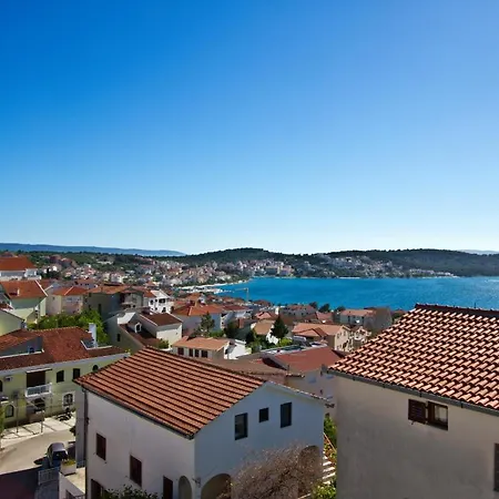 Yvonne Trogir