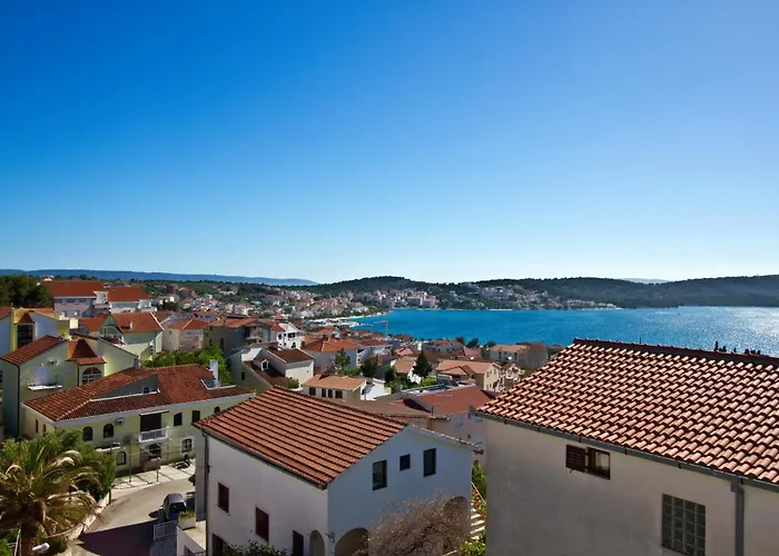 Yvonne Trogir